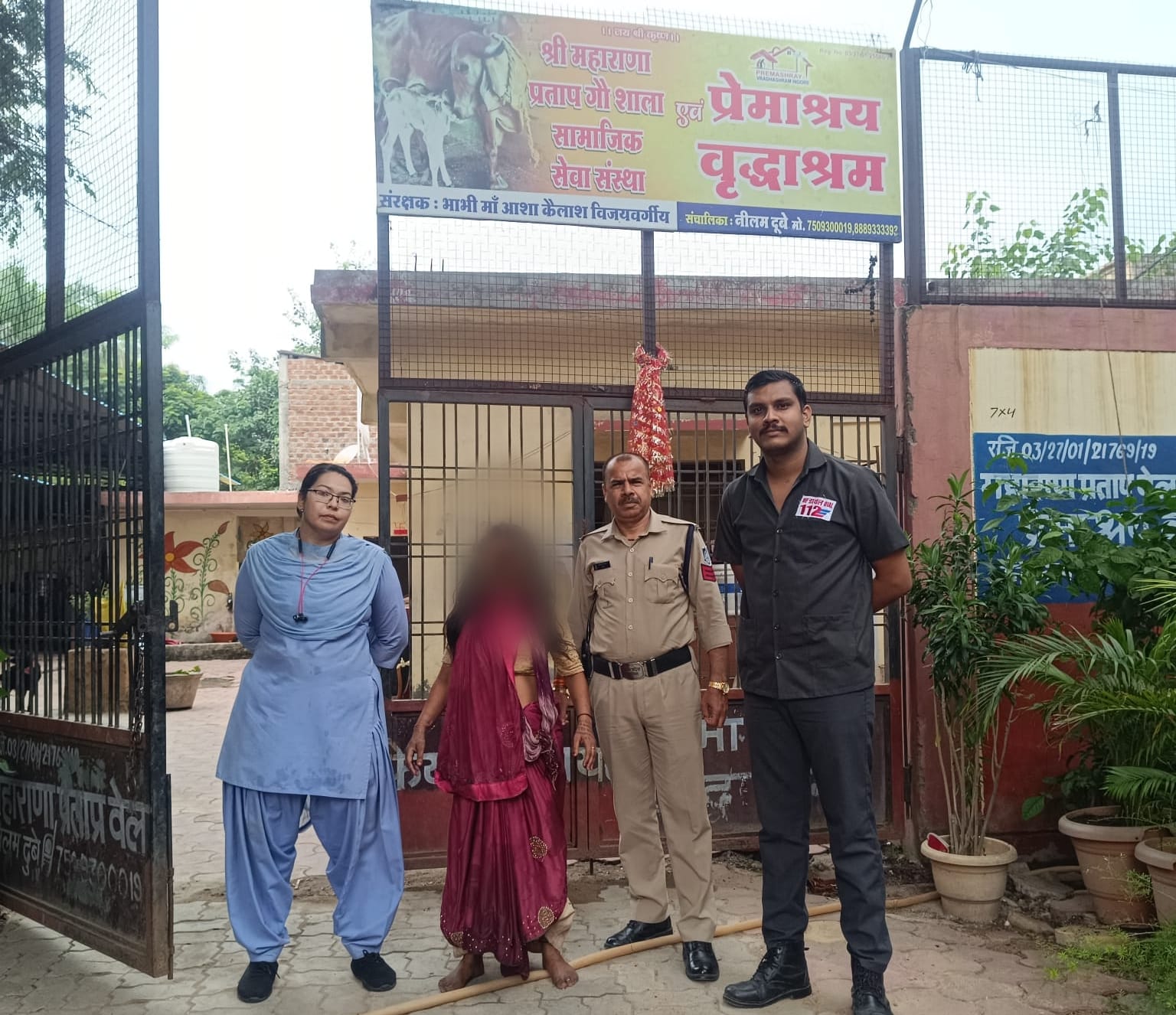 इंदौर थाना छत्रीपुरा क्षेत्र में घर से निकल कर रास्ता भटकती मानसिक रूप से अस्वस्थ्य 35 वर्षीय महिला, डायल-112 जवानों ने एफ़ आर व्ही वाहन से प्रेमाश्रय वृद्धाआश्रम पहुंचाया। 